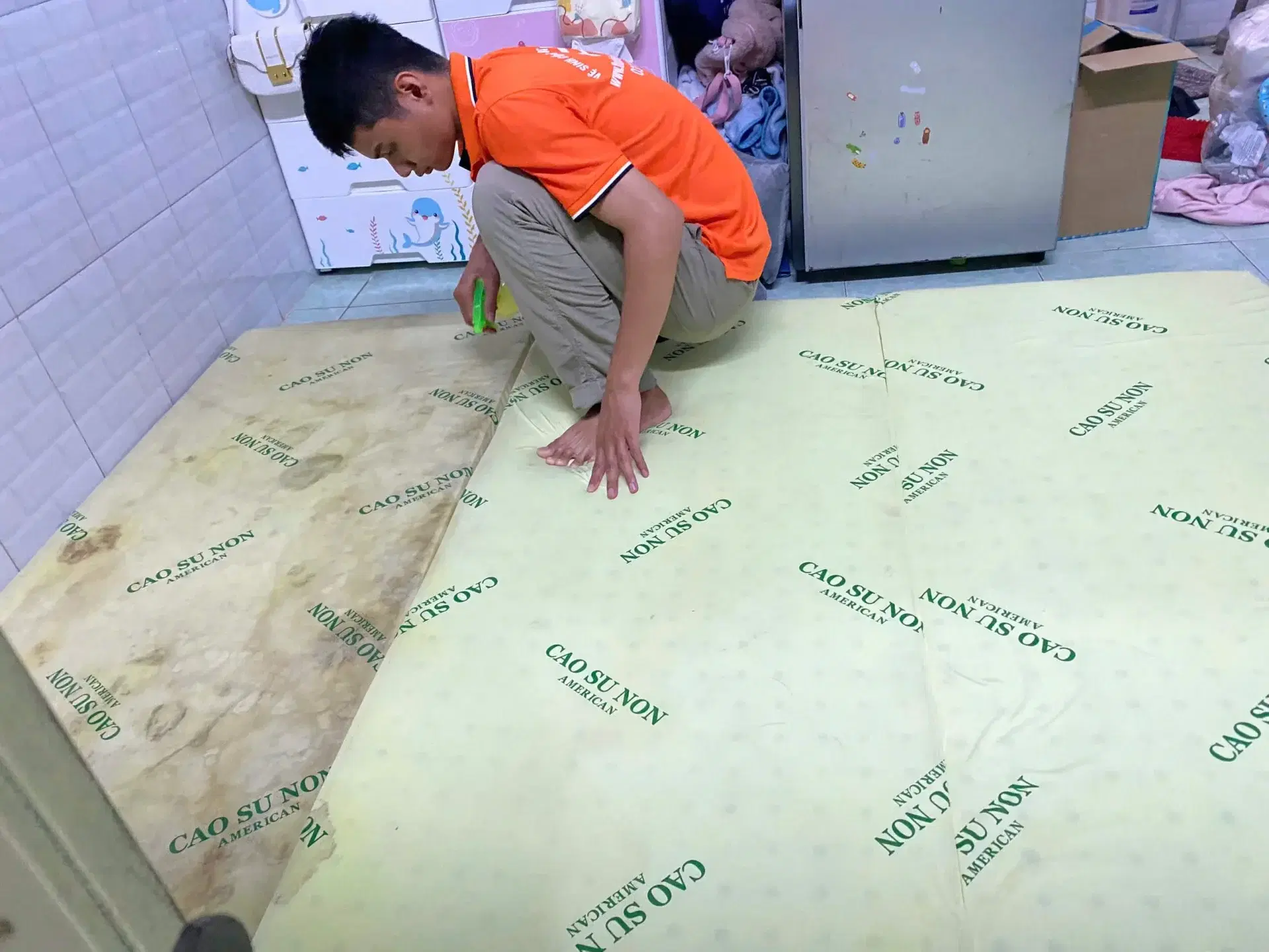 Synthetic latex mattress cleaning