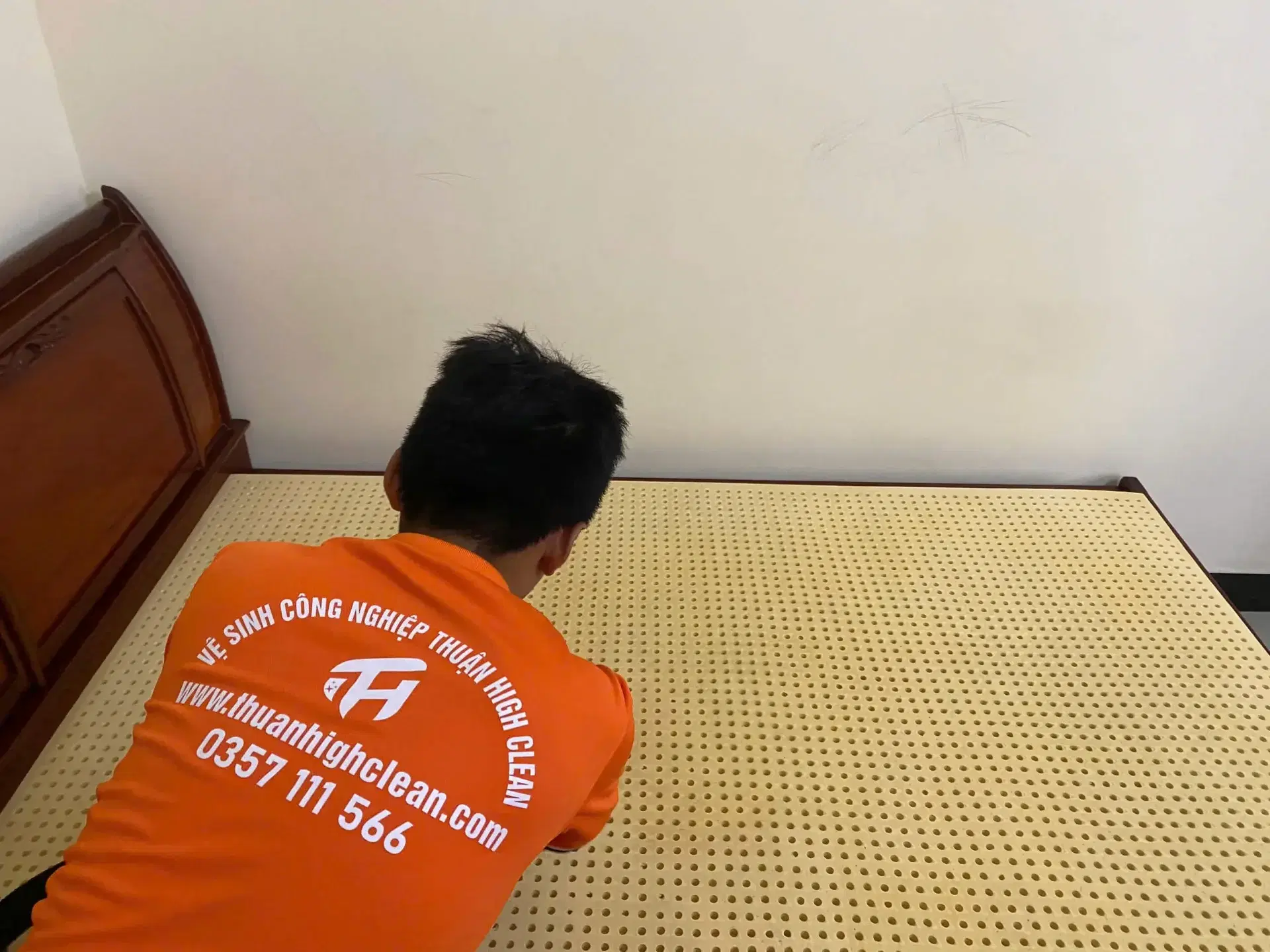 Natural latex mattress cleaning